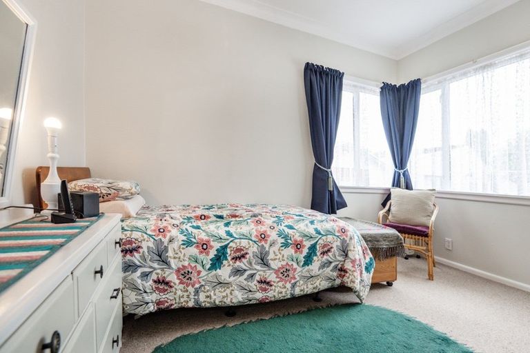 Photo of property in 215 Mayfair Avenue, Mayfair, Hastings, 4122