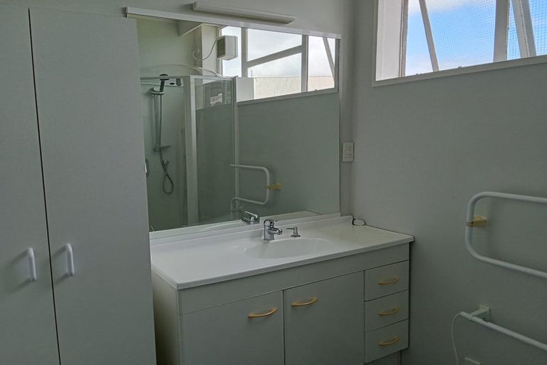 Photo of property in Grandstand Apartments, 37/80 Kent Terrace, Mount Victoria, Wellington, 6011