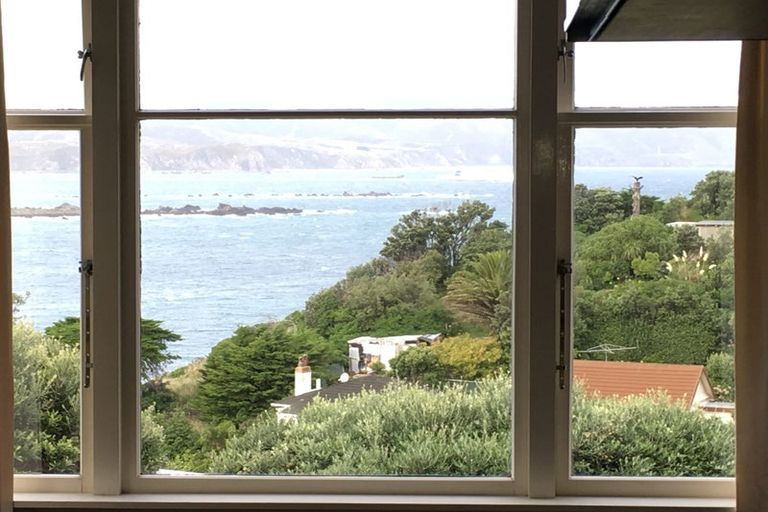 Photo of property in 34 Hungerford Road, Lyall Bay, Wellington, 6022