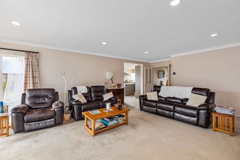 Photo of property in 34 Bellshill Close, Wattle Downs, Auckland, 2103