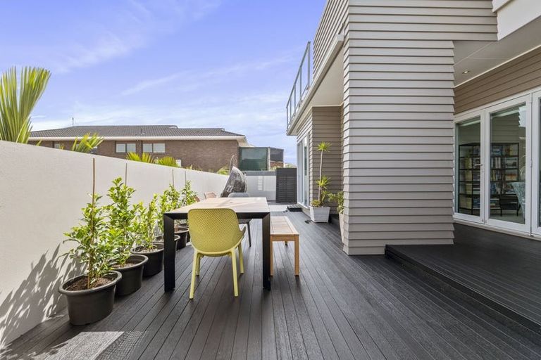 Photo of property in 2/5 Beach Street, Fitzroy, New Plymouth, 4312