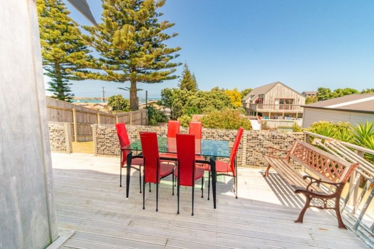 Photo of property in 11 Ashton Terrace, Castlecliff, Whanganui, 4501