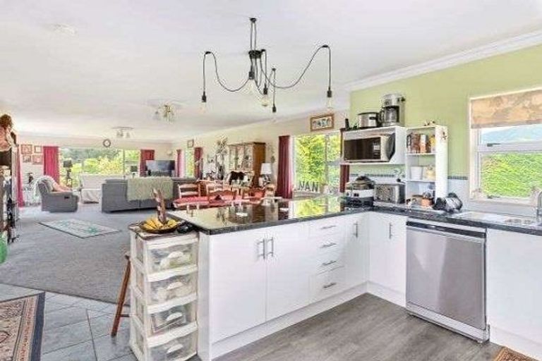 Photo of property in 5 Buckley Road, Shannon, Palmerston North, 4474