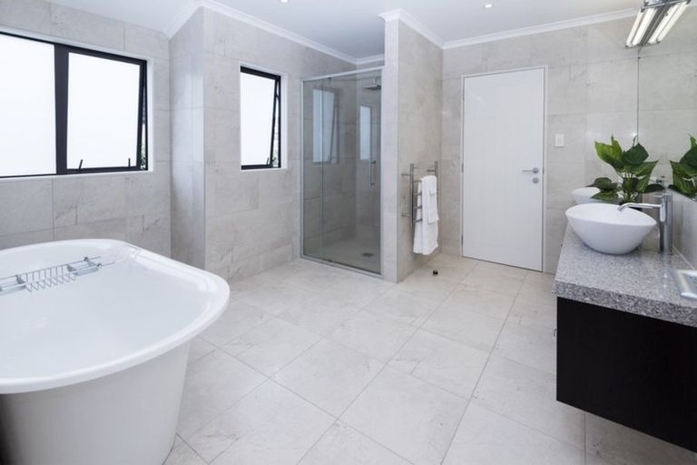 Photo of property in 30 Armstrong Farm Drive, East Tamaki Heights, Auckland, 2016