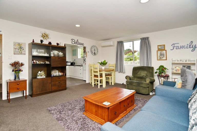 Photo of property in 2/144a Pages Road, Wainoni, Christchurch, 8061