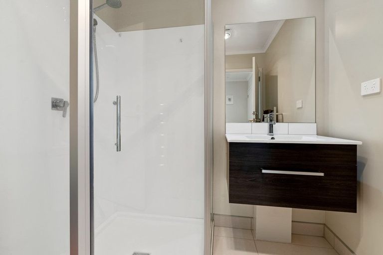 Photo of property in 27 Kanuka Road, Hobsonville, Auckland, 0616