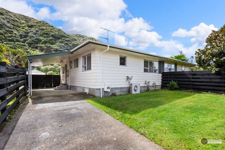 Photo of property in 1/27 Larchmont Grove, Totara Park, Upper Hutt, 5018