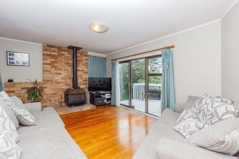 Photo of property in 24 Madison Place, Forrest Hill, Auckland, 0620