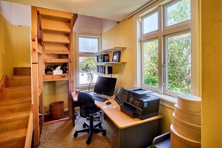 Photo of property in 8 Pitarua Street, Thorndon, Wellington, 6011