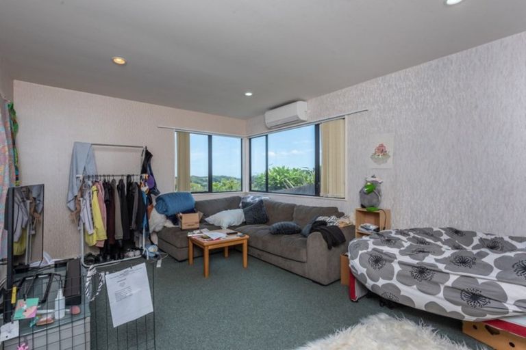 Photo of property in 2b Paratu Way, Strathmore Park, Wellington, 6022