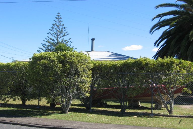 Photo of property in 34 Cobham Crescent, Kelston, Auckland, 0602