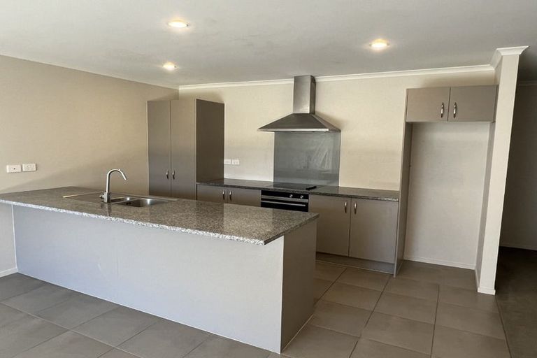 Photo of property in 24 Akeake Lane, Manurewa, Auckland, 2102