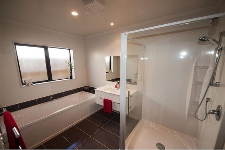 Photo of property in 212 Mark Avenue, Grenada Village, Wellington, 6037