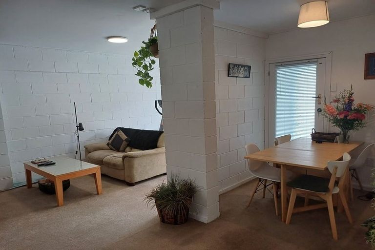 Photo of property in 1/132 Atkinson Road, Titirangi, Auckland, 0604