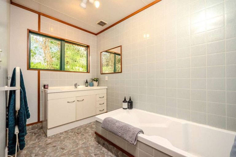 Photo of property in 73 Hone Heke Road, Kerikeri, 0230