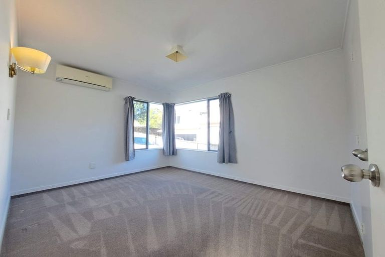 Photo of property in 146 Lynn Road, Bayview, Auckland, 0629