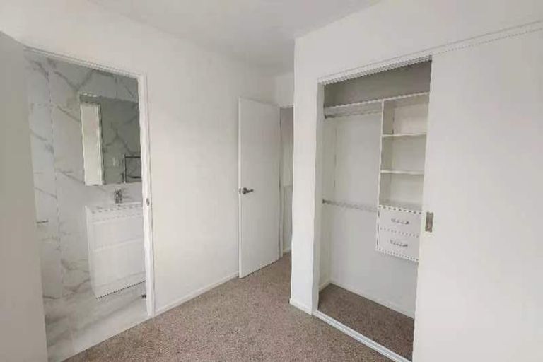 Photo of property in 27a Crestview Rise, Papakura, 2110