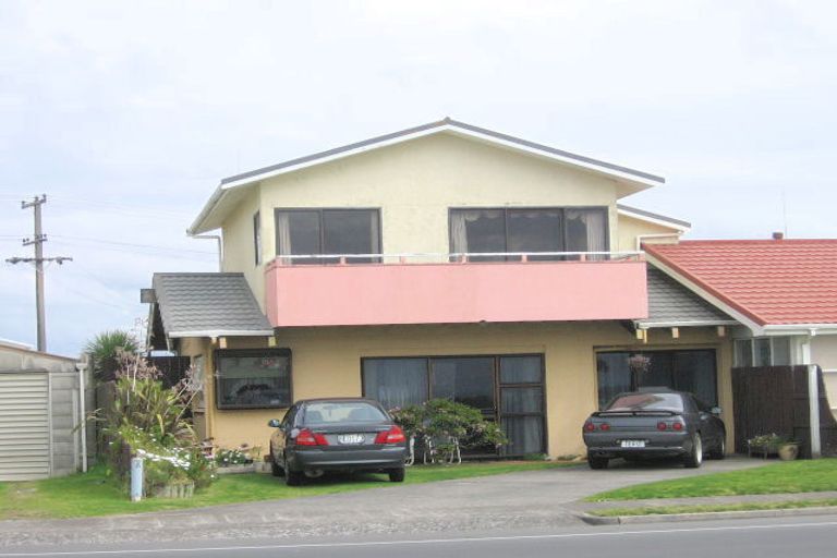 Photo of property in 208 Marine Parade, Mount Maunganui, 3116