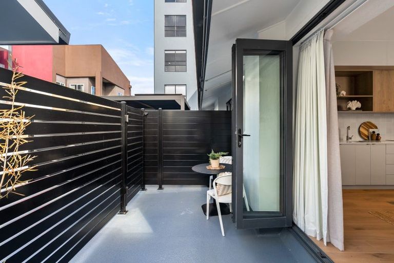 Photo of property in 1/11 Courtenay Place, Te Aro, Wellington, 6011