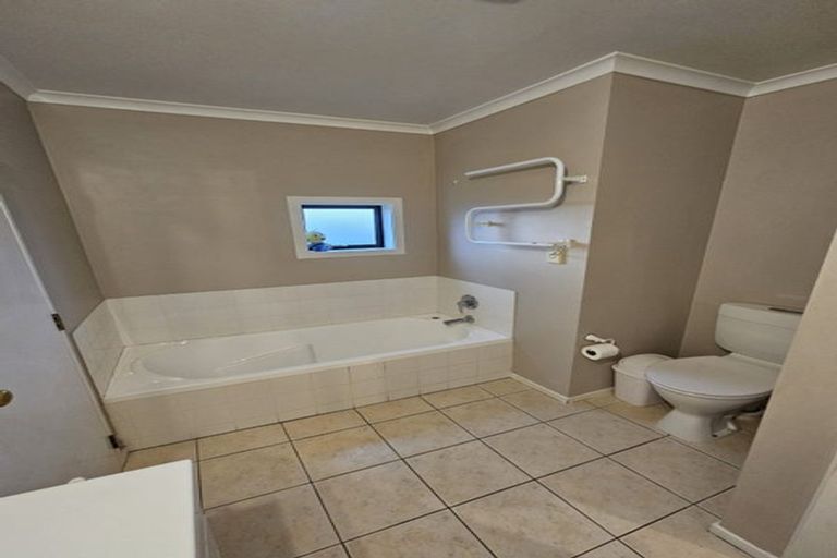 Photo of property in Tuscany Towers, 84/1 Ambrico Place, New Lynn, Auckland, 0600
