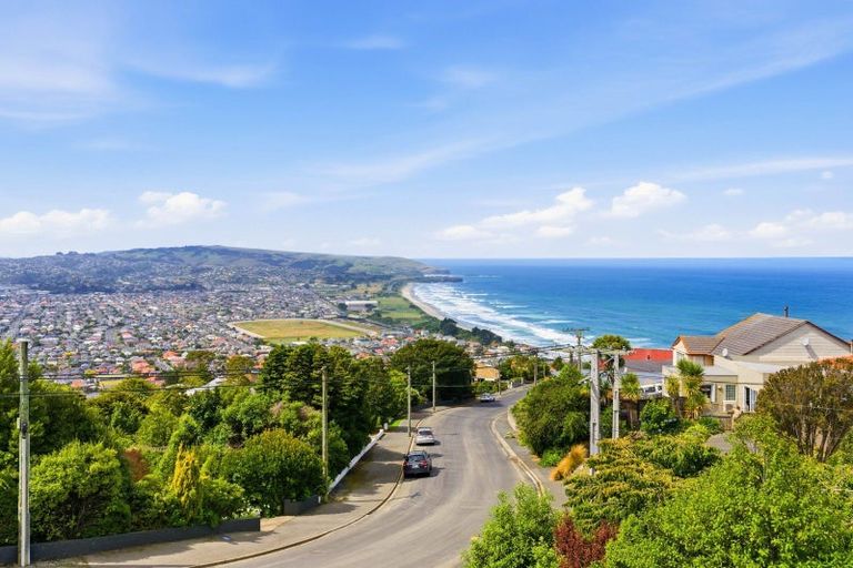 Photo of property in 37 Earls Road, Saint Clair, Dunedin, 9012