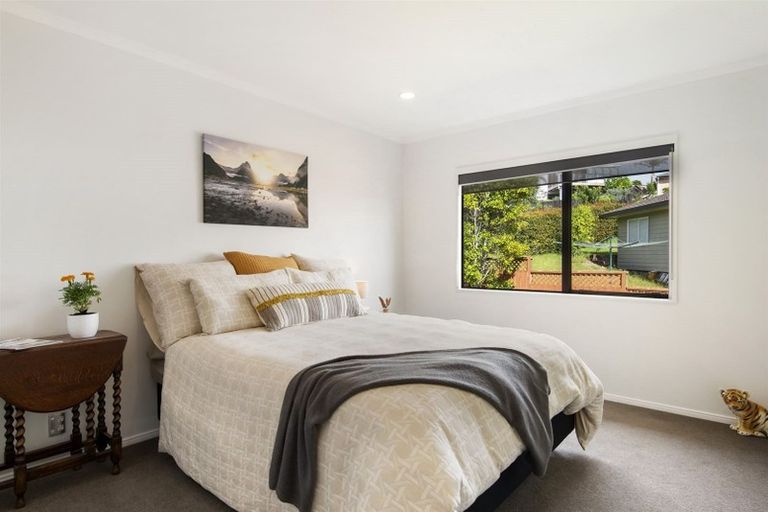 Photo of property in 21 Ballini Rise, West Harbour, Auckland, 0618
