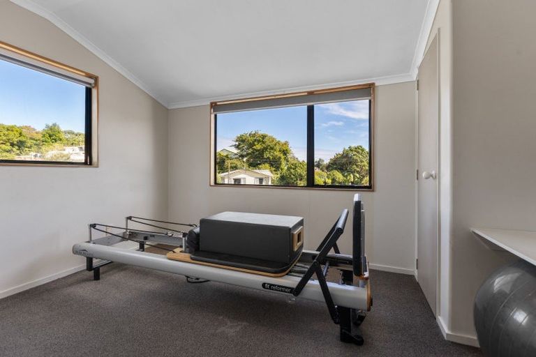 Photo of property in 33 Beaumont Crescent, Frankleigh Park, New Plymouth, 4310