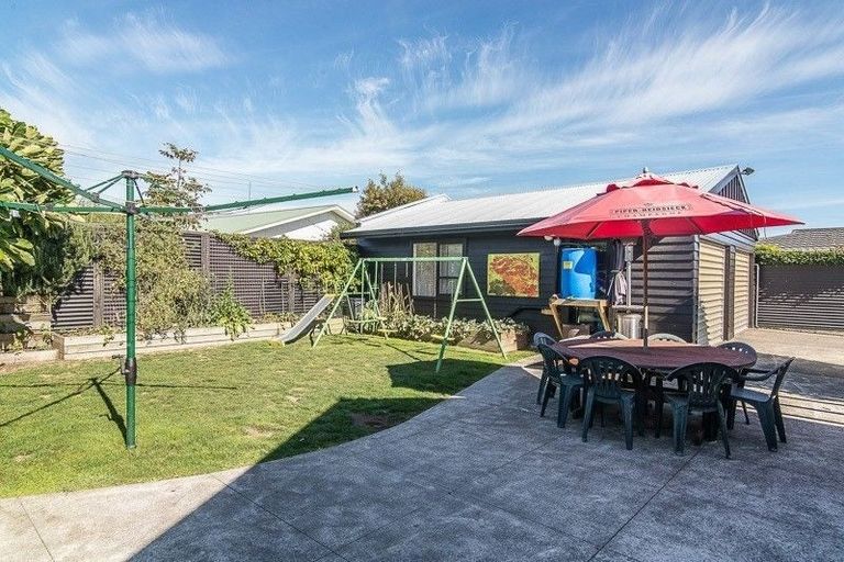 Photo of property in 32 Kapanui Road, Waikanae, 5036
