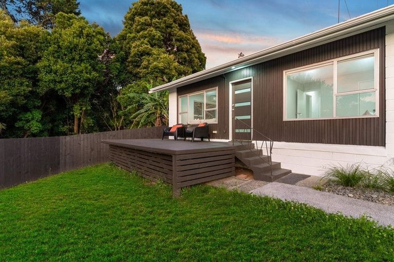 Photo of property in 2/17 Emirau Place, Glenfield, Auckland, 0629