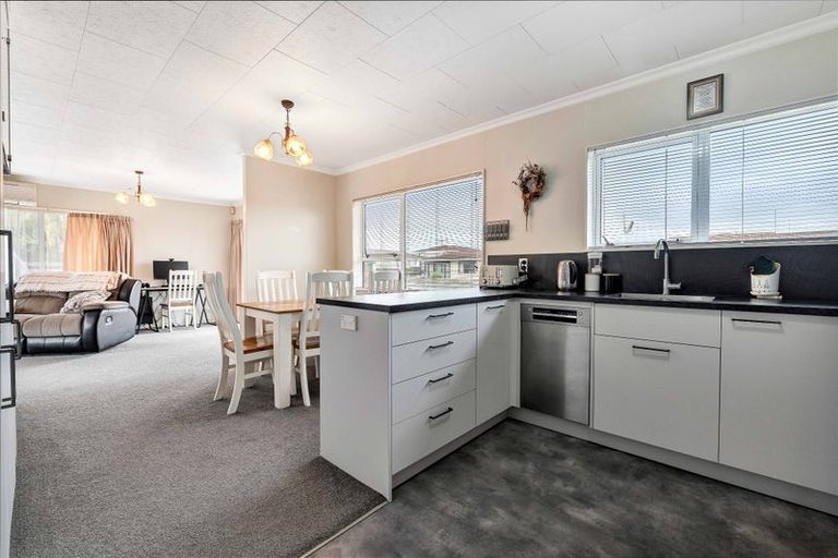 Photo of property in 20 Tukapa Street, Westown, New Plymouth, 4310