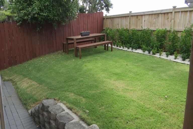 Photo of property in 1/51 Target Road, Totara Vale, Auckland, 0629