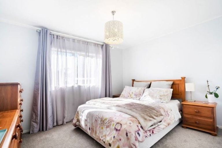 Photo of property in 106 Spinella Drive, Bayview, Auckland, 0629