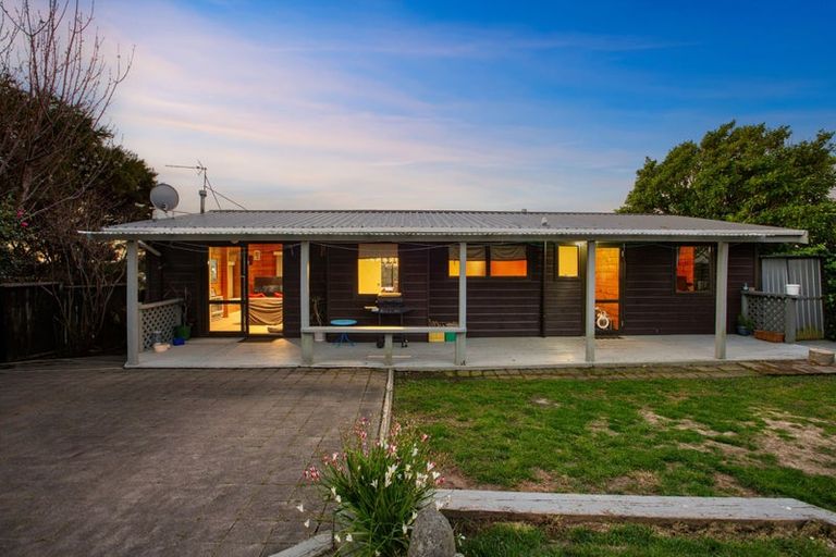 Photo of property in 25 James Cook Drive, Whitby, Porirua, 5024