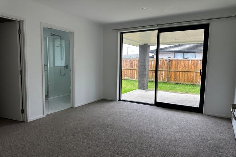 Photo of property in 11 Tauroa Drive, Tuakau, 2121