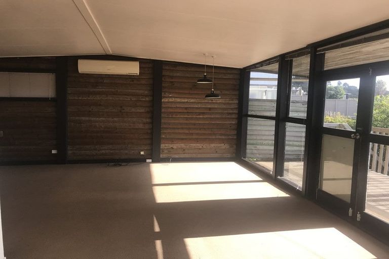 Photo of property in 200 Vipond Road, Stanmore Bay, Whangaparaoa, 0932