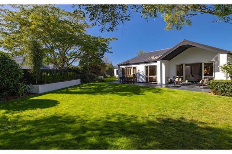 Photo of property in 9 Monterey Place, Parklands, Christchurch, 8083