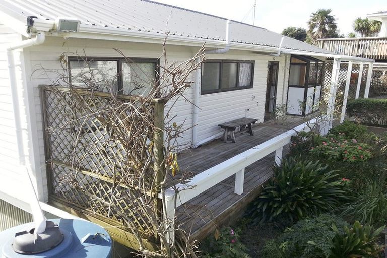 Photo of property in 35 Moffat Road, Red Beach, 0932