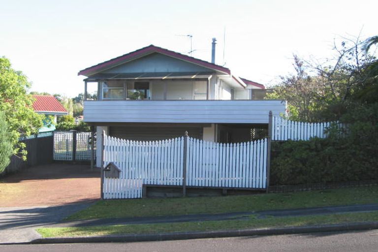 Photo of property in 6 Cottam Grove, Northcross, Auckland, 0632
