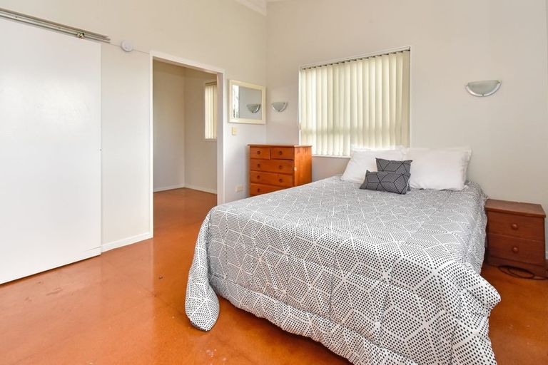 Photo of property in 2 Barnard Place, Manurewa East, Auckland, 2102