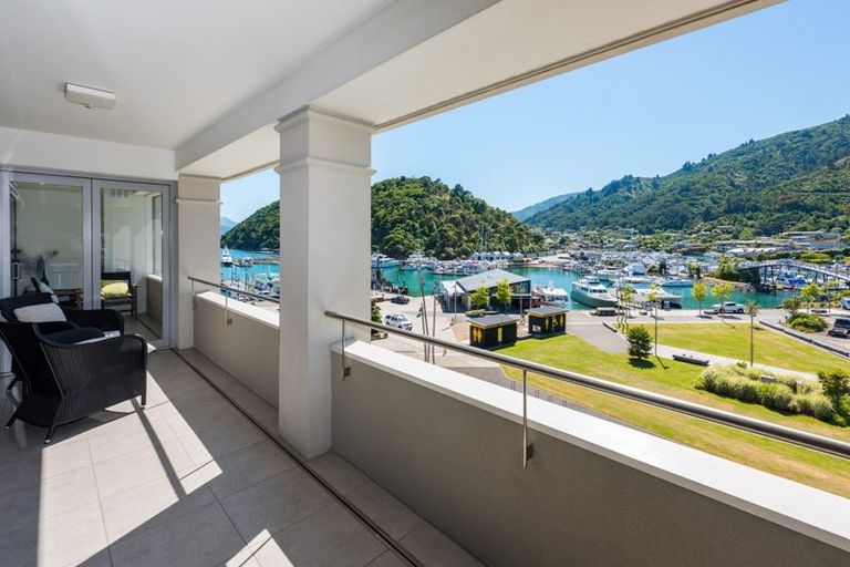 Photo of property in Oxleys Rock Apartments, 401/6 London Quay, Picton, 7220