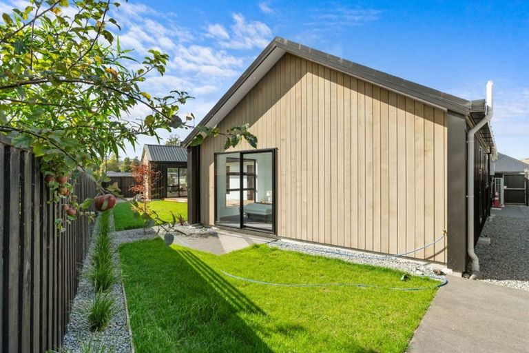 Photo of property in 2 Ferbane Way, Halswell, Christchurch, 8025