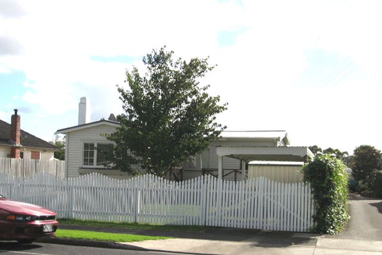 Photo of property in 75 Matipo Road, Te Atatu Peninsula, Auckland, 0610