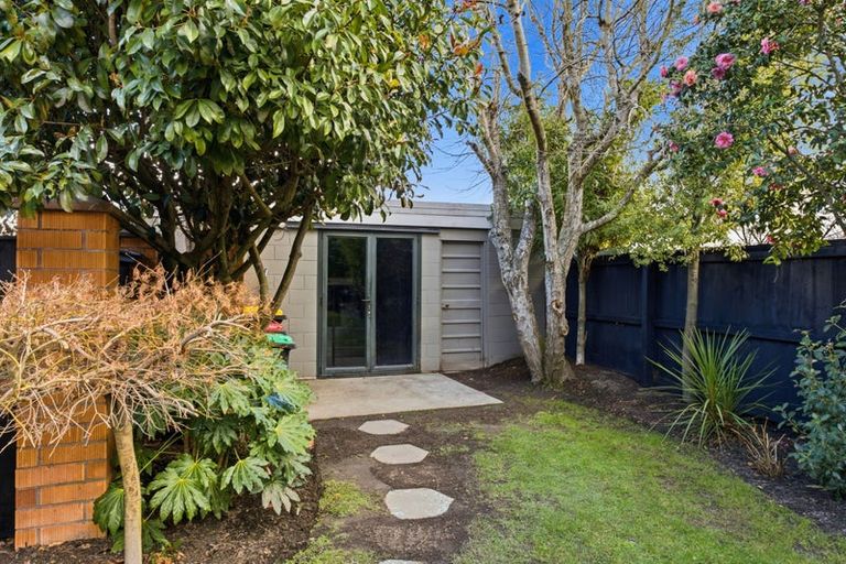 Photo of property in 7 Calbreath Place, Russley, Christchurch, 8042