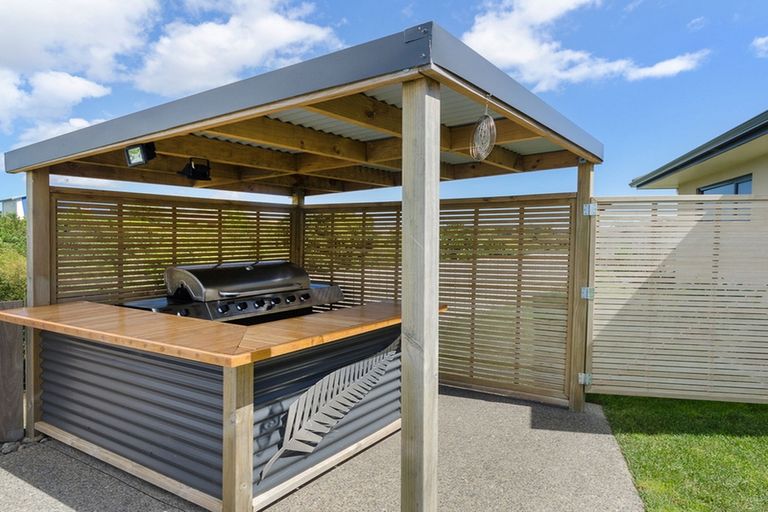 Photo of property in 13 Woodcroft Way, Pukekohe, 2120