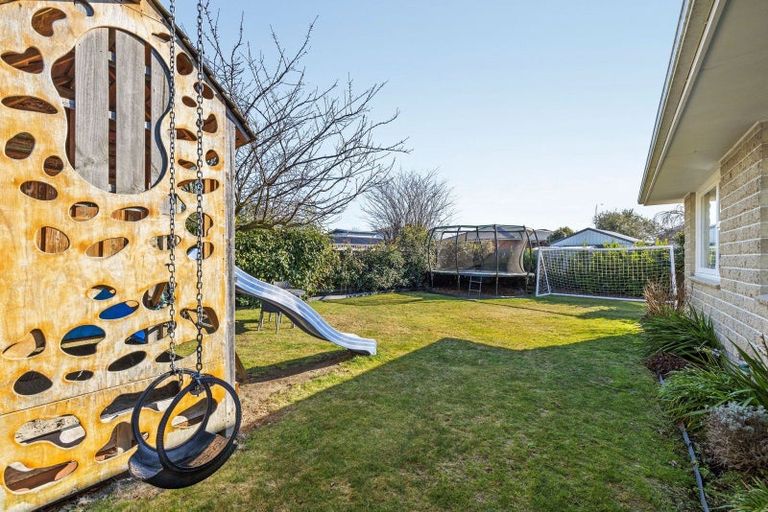 Photo of property in 11 Weston Place, Rangiora, 7400