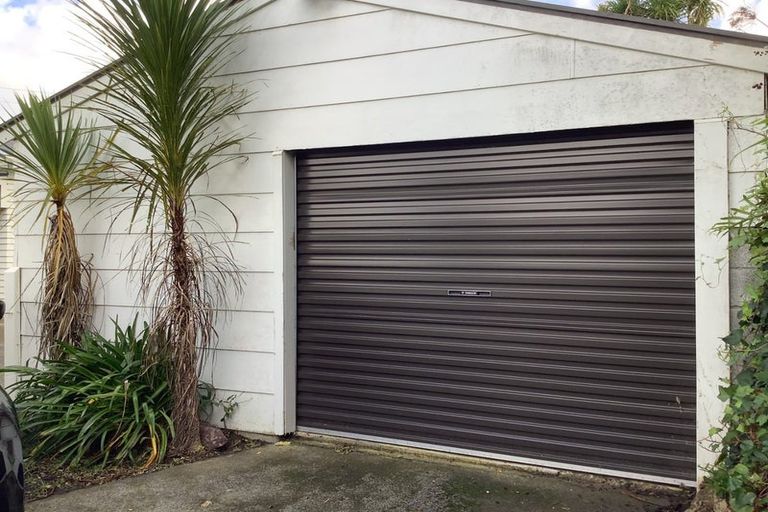 Photo of property in 3 Singers Road, Korokoro, Lower Hutt, 5012