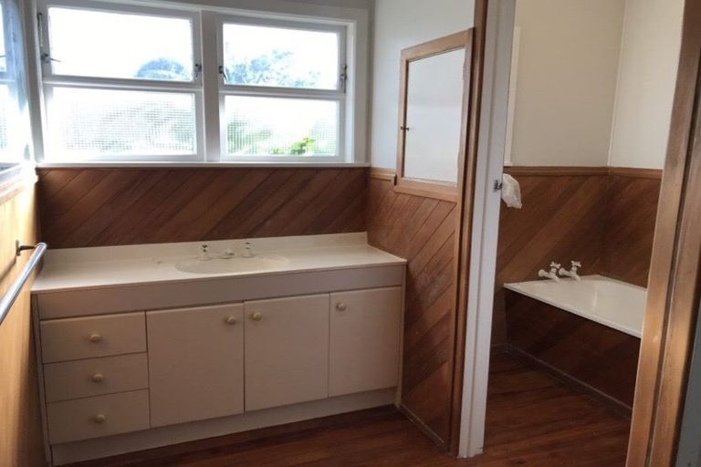 Photo of property in 33 Estuary Road, Weymouth, Auckland, 2103