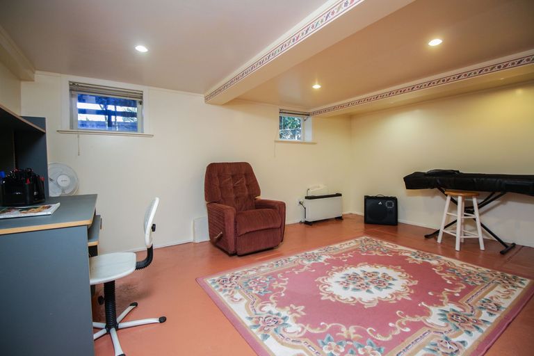 Photo of property in 16 Waima Crescent, Titirangi, Auckland, 0604