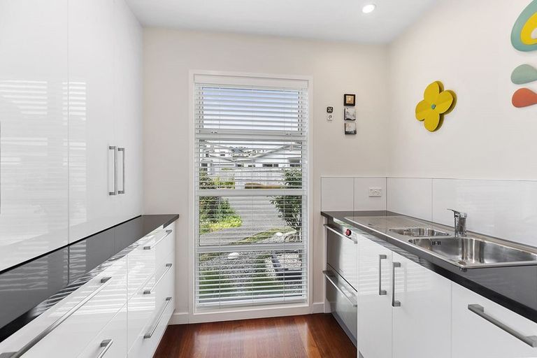 Photo of property in 4 Shoal Place, Whitby, Porirua, 5024