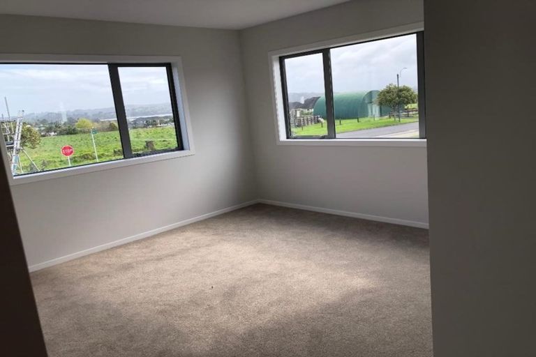 Photo of property in 3 Makete Crescent, Hobsonville, Auckland, 0618